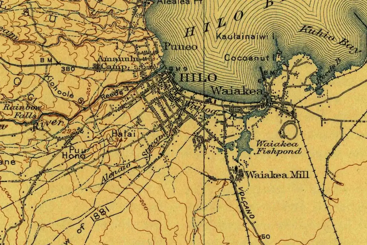 Detail of a 1917 U.S. Geological Survey map showing the town of Hilo on the curve of Hilo Bay, with Waiakea to the east, a river and Rainbow Falls to the west, and the road to the volcano running south