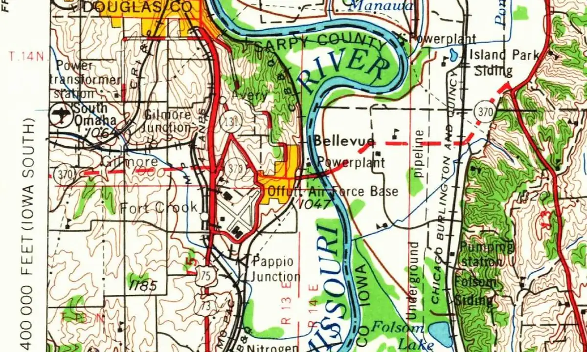 Detail of a 1954 U.S. Geological Survey map showing Bellevue on the bluffs above a big bend of the Missouri River, with Offutt Air Force Base just south
