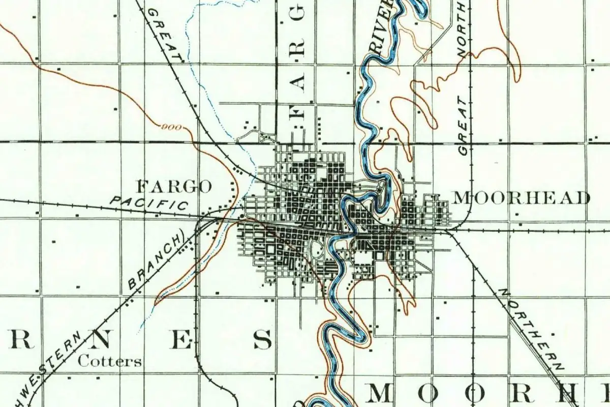 Detail of an 1895 U.S. Geological Survey map showing the street grids of Fargo and Moorhead facing each other across the winding Red River, with Northern Pacific and Great Northern rail lines running into both towns