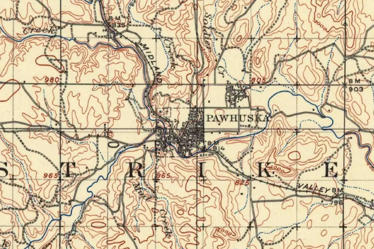 Detail of a 1909 U.S. Geological Survey map showing the street grid of Pawhuska on a creek, with the Midland Valley railroad passing through and the township name Strike in large letters below