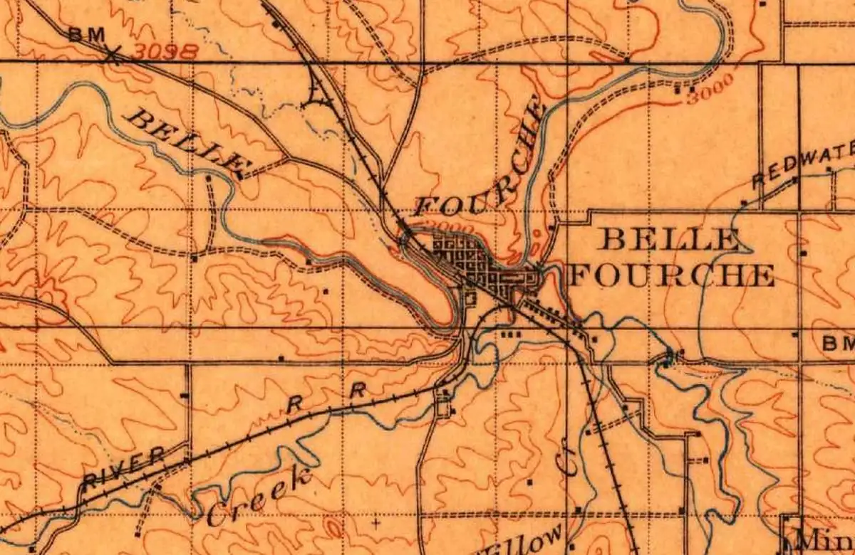 Detail of a 1907 U.S. Geological Survey map showing the town of Belle Fourche where the Belle Fourche River and the Redwater meet, with railroad lines running into town