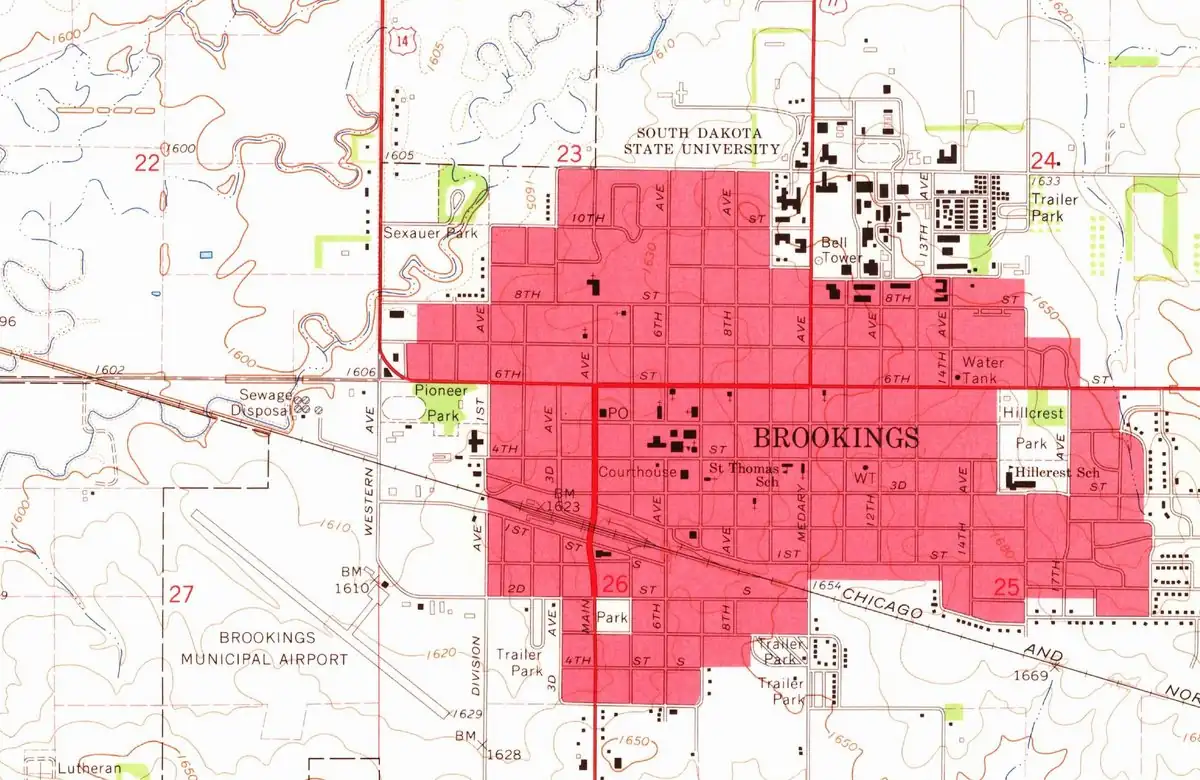 Detail of a 1964 U.S. Geological Survey map showing the street grid of Brookings, with the Chicago and North Western railroad cutting across town, Medary Avenue, and South Dakota State University to the north