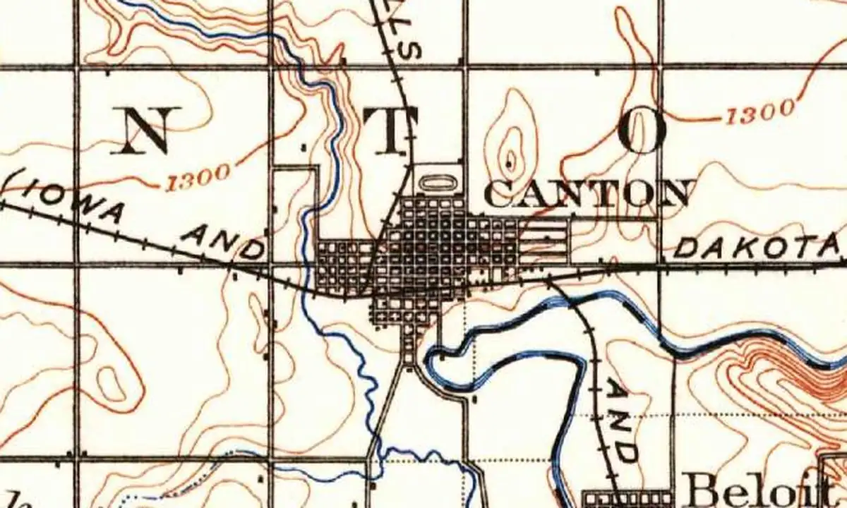 Detail of an 1897 U.S. Geological Survey map showing the street grid of Canton beside the Big Sioux River, with railroad lines crossing in town