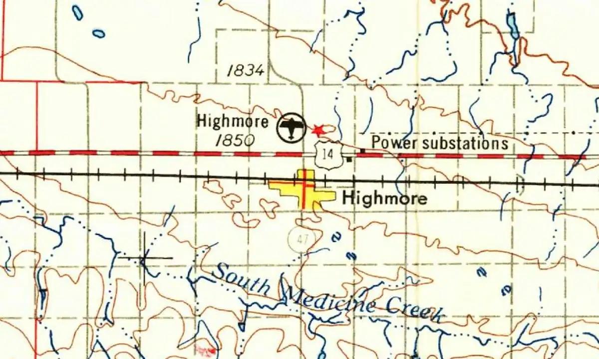 Detail of a 1953 U.S. Geological Survey map showing the town of Highmore on the railroad and U.S. 14, with an airport and a spot elevation of 1850 feet just north of town
