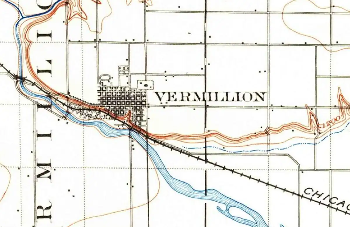 Detail of an 1898 U.S. Geological Survey map showing the town of Vermillion on the bluff above the Vermillion River valley, with the railroad running along the bottom of the bluff